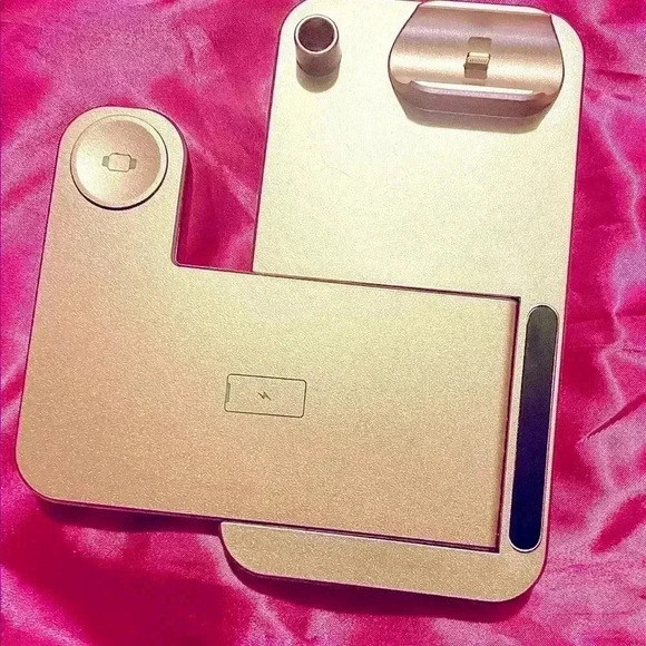 Rose Gold 4in1 Wireless Charger For Apple Devices - Picture 1 of 3
